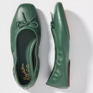 NWOT Seychelles Breathless Flats in Green